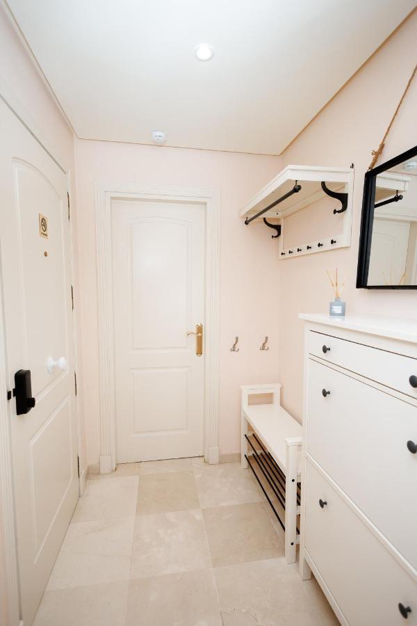 Two-Room Apartment In Elviria Near The Beach With Parking ماربيا المظهر الخارجي الصورة